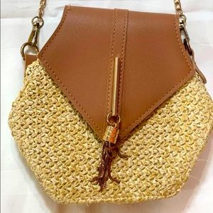 Crossbody straw bag